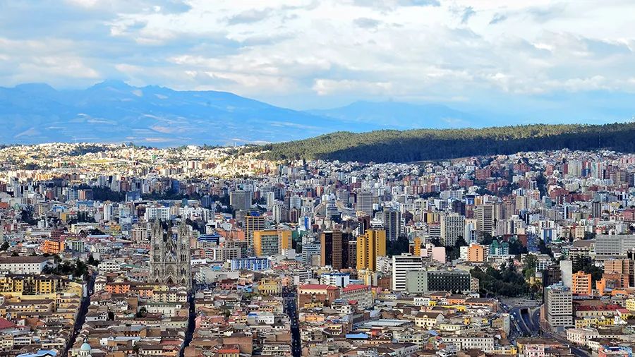 海拔2850米的世界第二高首都基多