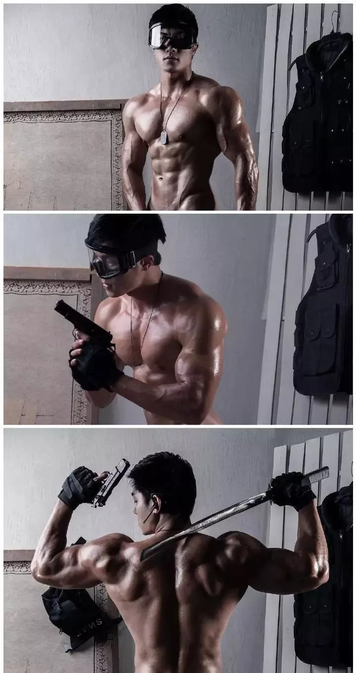 古铜肤色肌肉男